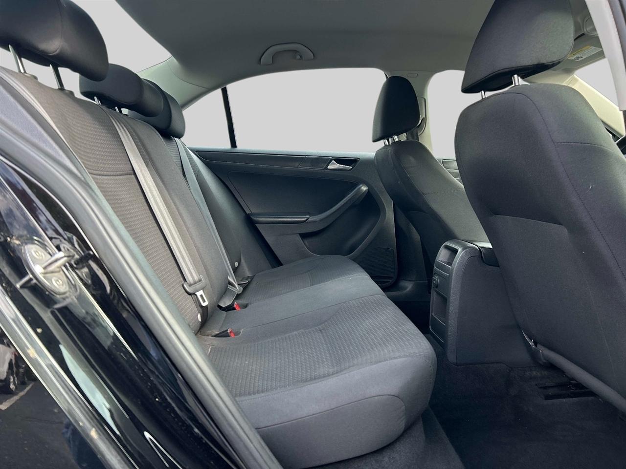 Volkswagen Jetta Sedan 4dr Auto 1.4T S 2016
