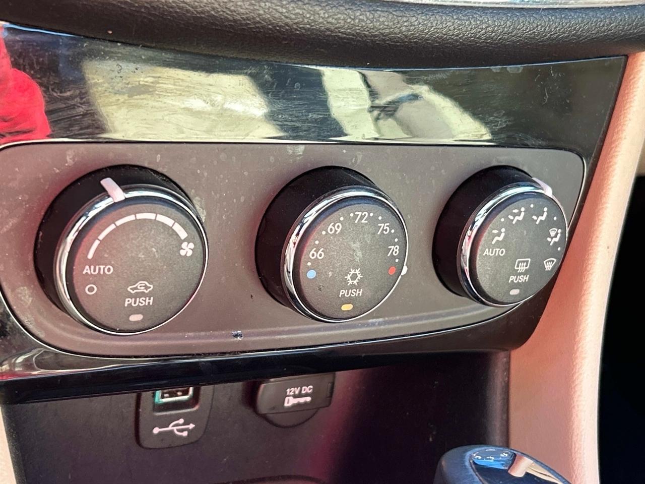 Chrysler 200 2dr Conv Limited 2013