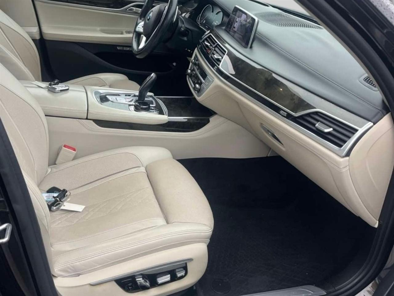 BMW 7 Series 740i xDrive Sedan 2017