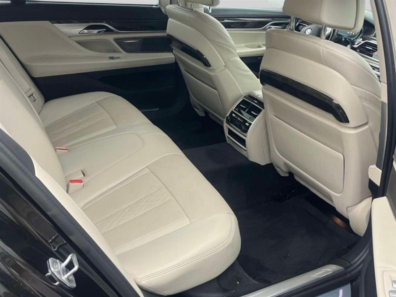 BMW 7 Series 740i xDrive Sedan 2017