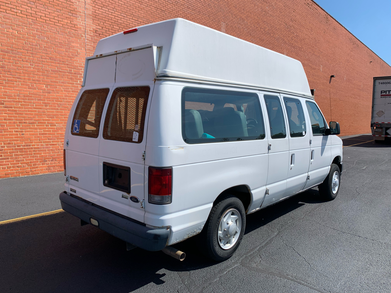 Ford Econoline E-150 2009