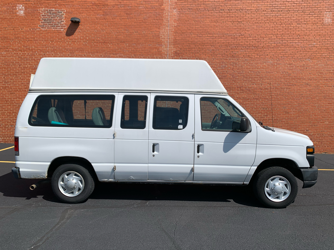 Ford Econoline E-150 2009