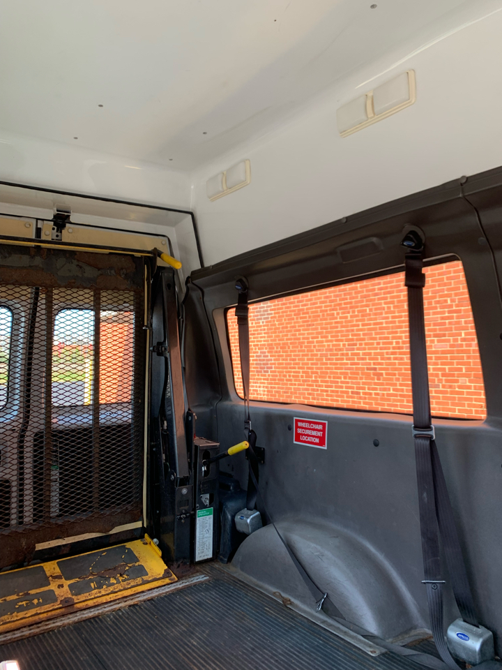 Ford Econoline E-150 2009