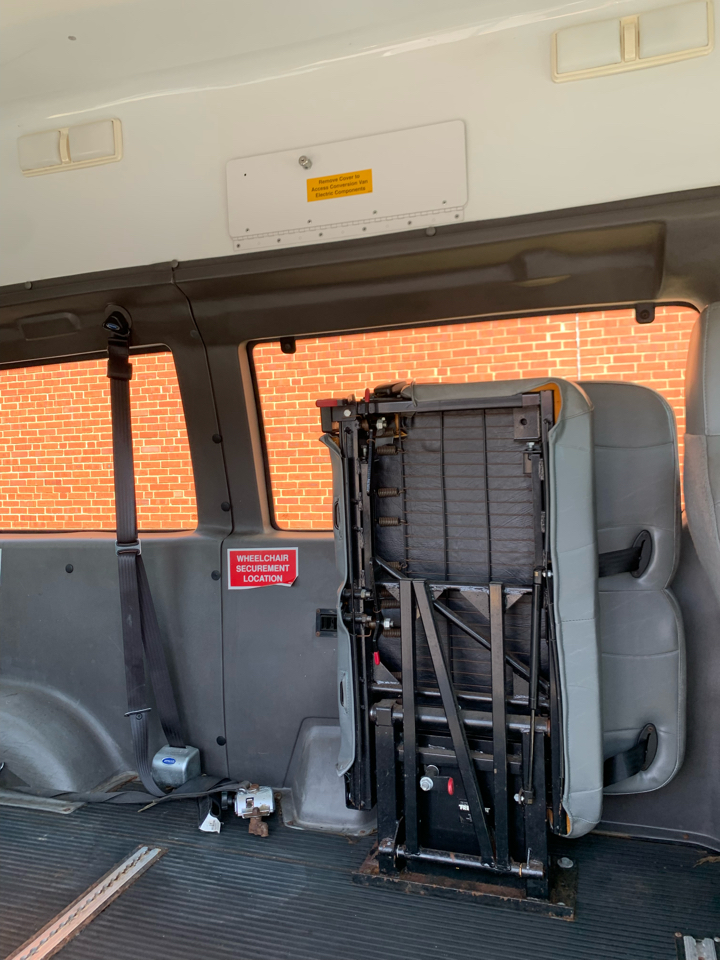Ford Econoline E-150 2009