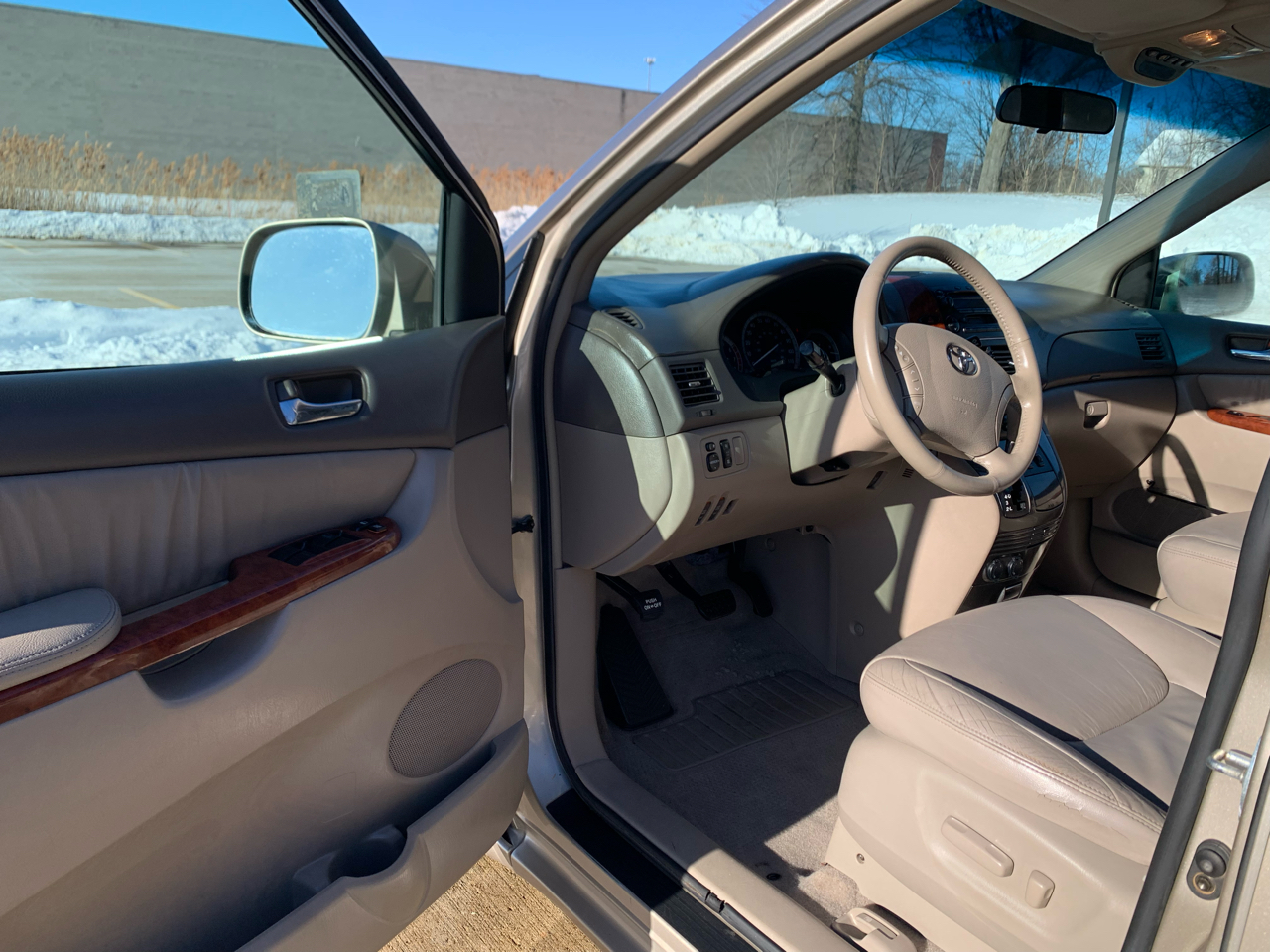 Toyota Sienna XLE 2004