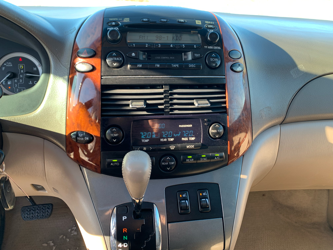 Toyota Sienna XLE 2004