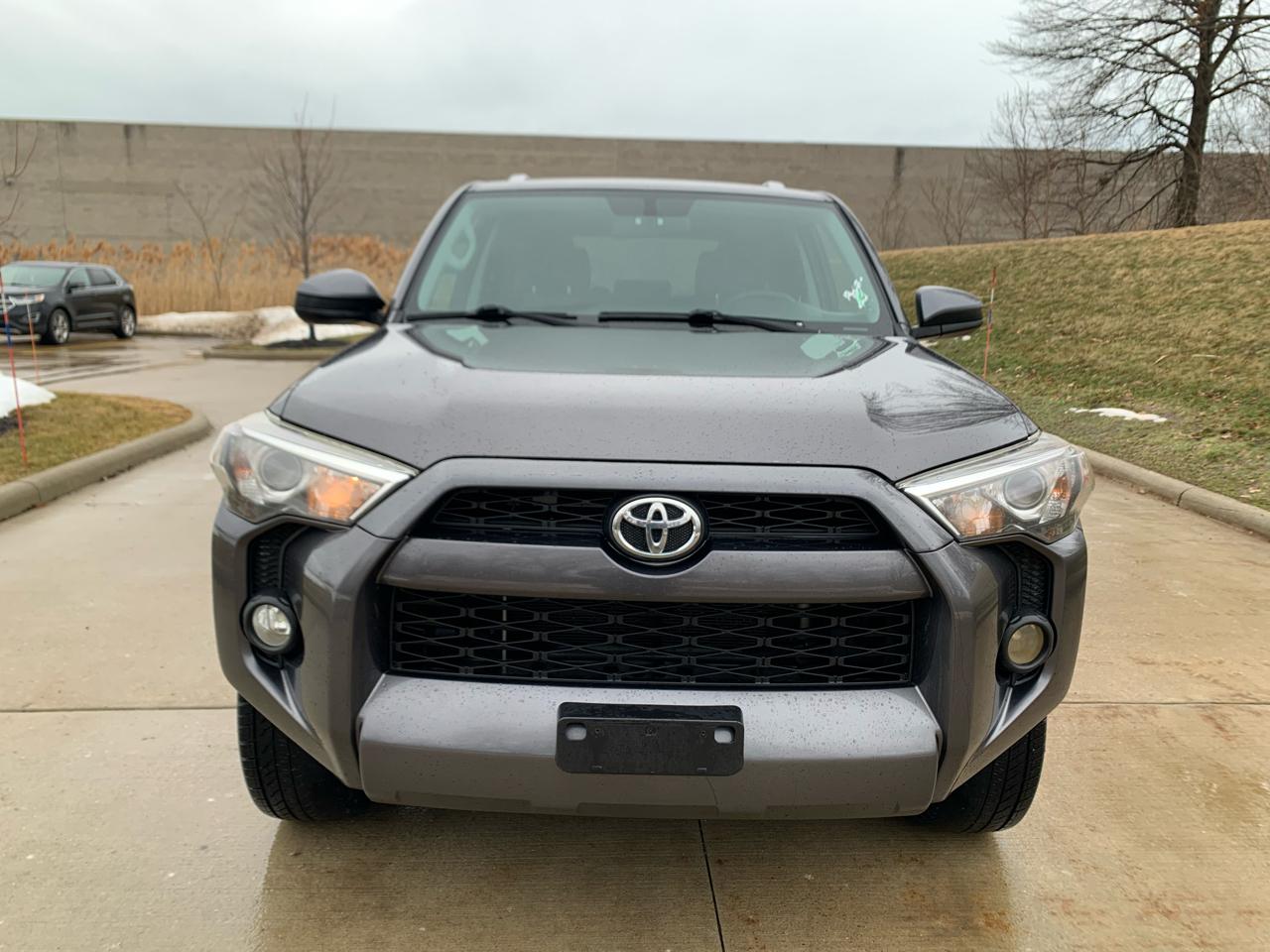 Toyota 4Runner SR5 4WD 2016