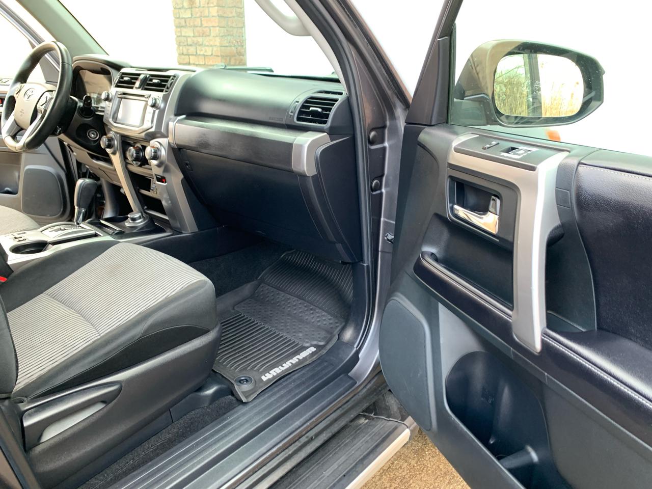 Toyota 4Runner SR5 4WD 2016