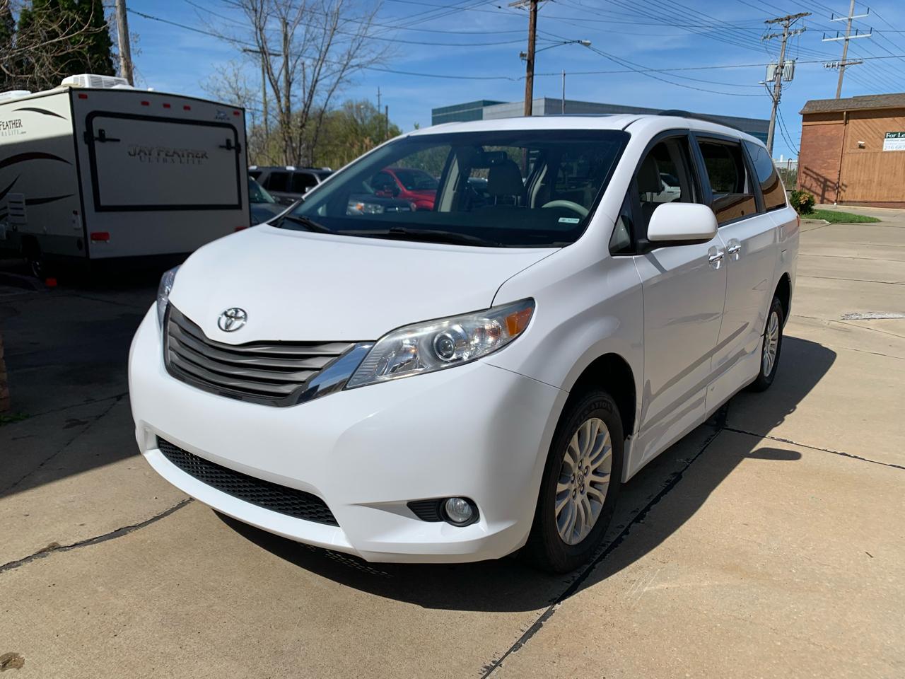 2011 Toyota Sienna XLE Mobility Access 7-Pass V6