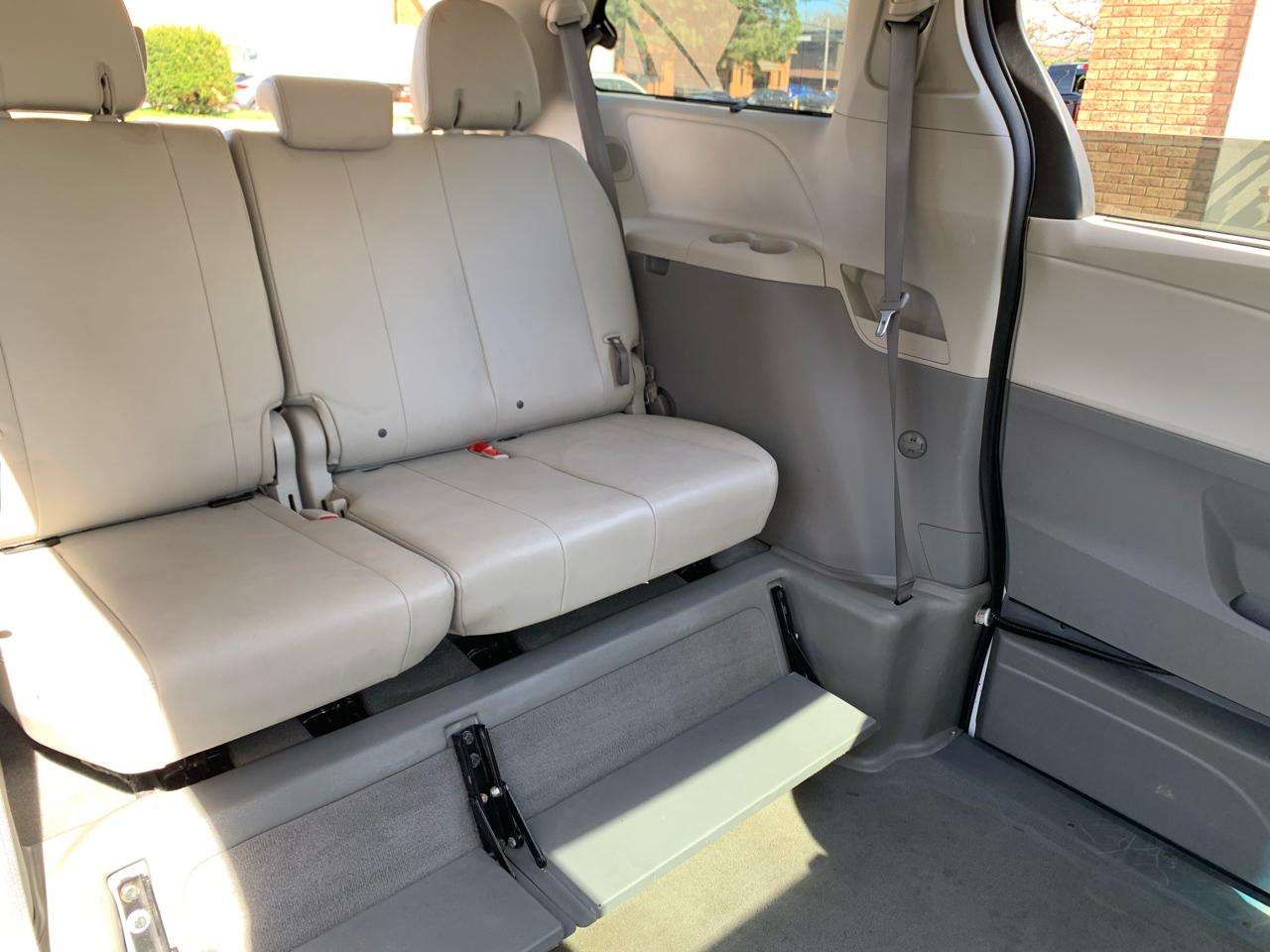 Toyota Sienna XLE 2011