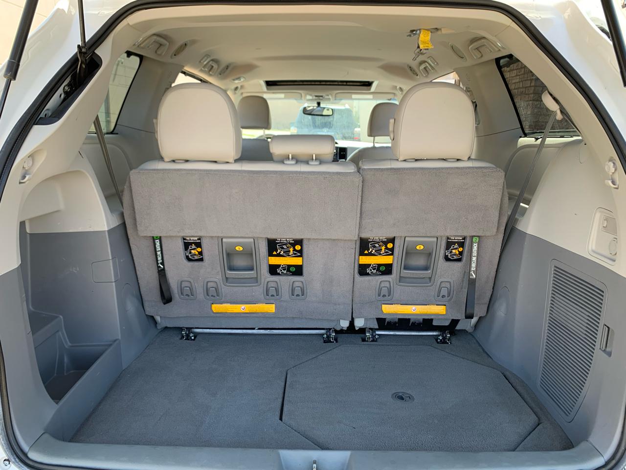 Toyota Sienna XLE 2011