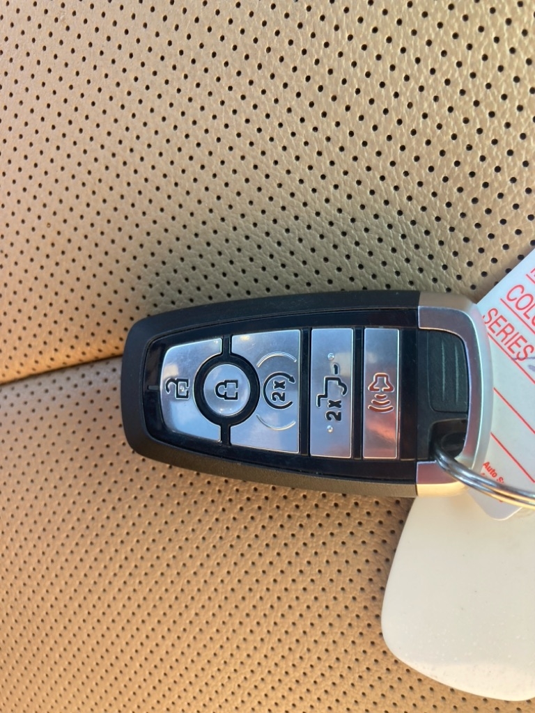 Ford F-150 SuperCrew 150" Lariat 4WD 2021