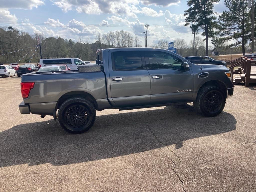 Nissan Titan SL 4WD 2017