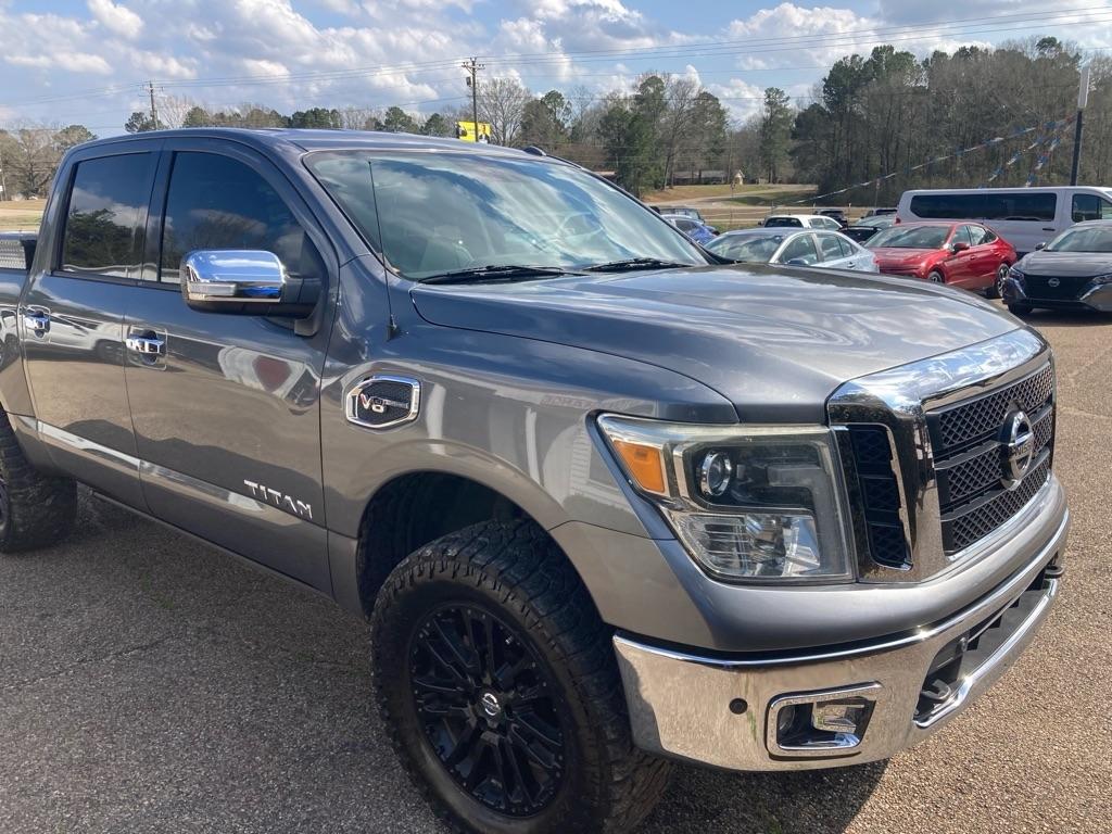 Nissan Titan SL 4WD 2017