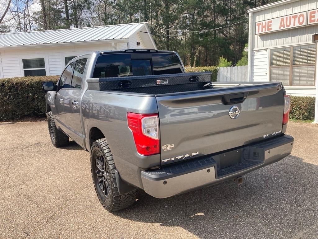 Nissan Titan SL 4WD 2017