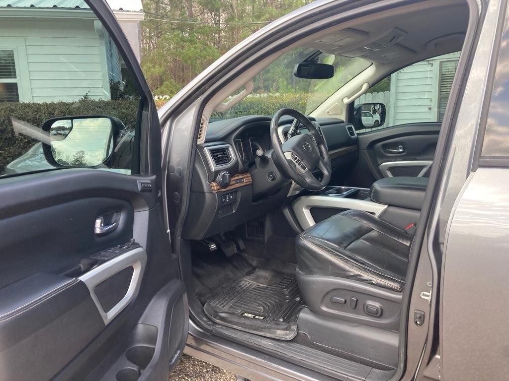 Nissan Titan SL 4WD 2017