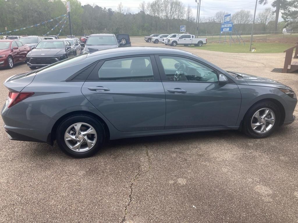 Hyundai Elantra SE 2022