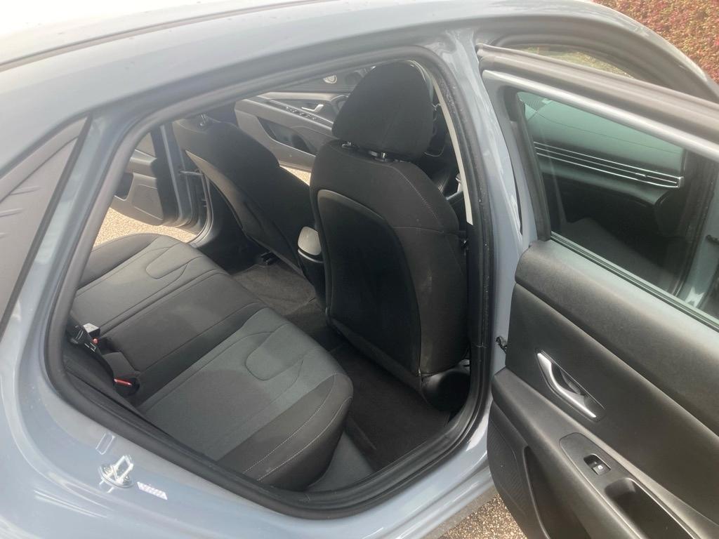 Hyundai Elantra SE 2022