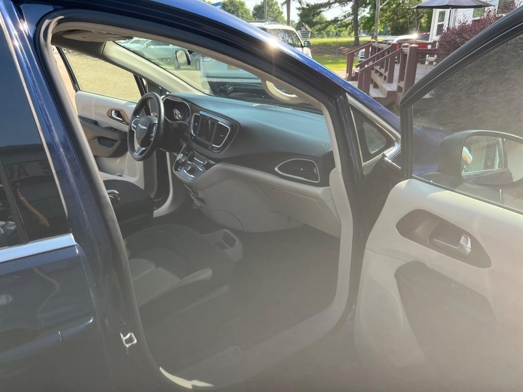 Chrysler Voyager 4dr LX V6 2020