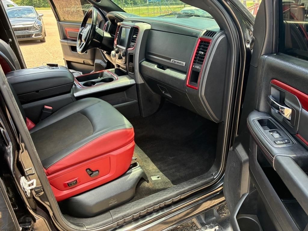 RAM 1500 Rebel Crew Cab SWB 4WD 2017