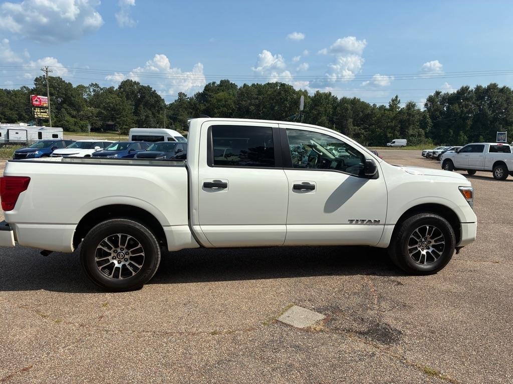 Nissan Titan SV Crew Cab 2WD 2022