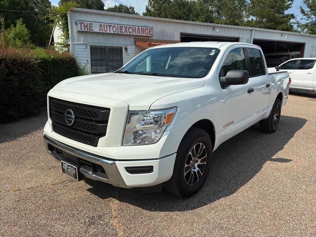 Nissan Titan SV Crew Cab 2WD 2022