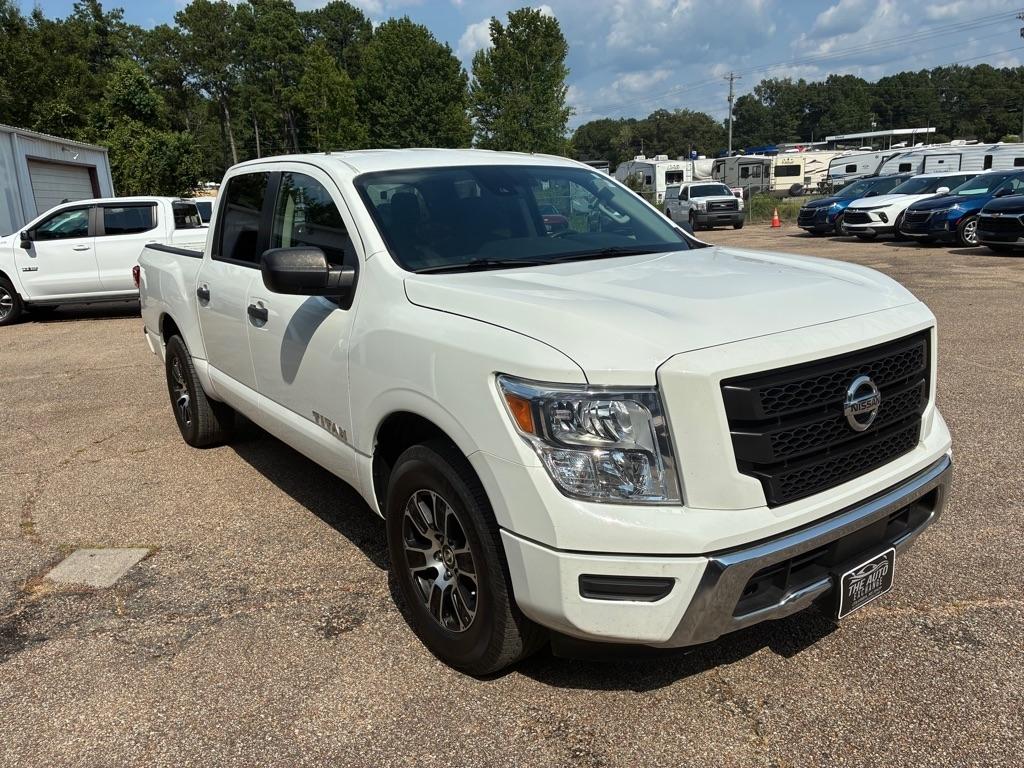 Nissan Titan SV Crew Cab 2WD 2022