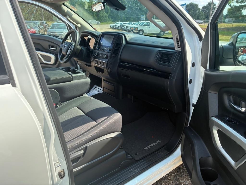 Nissan Titan SV Crew Cab 2WD 2022