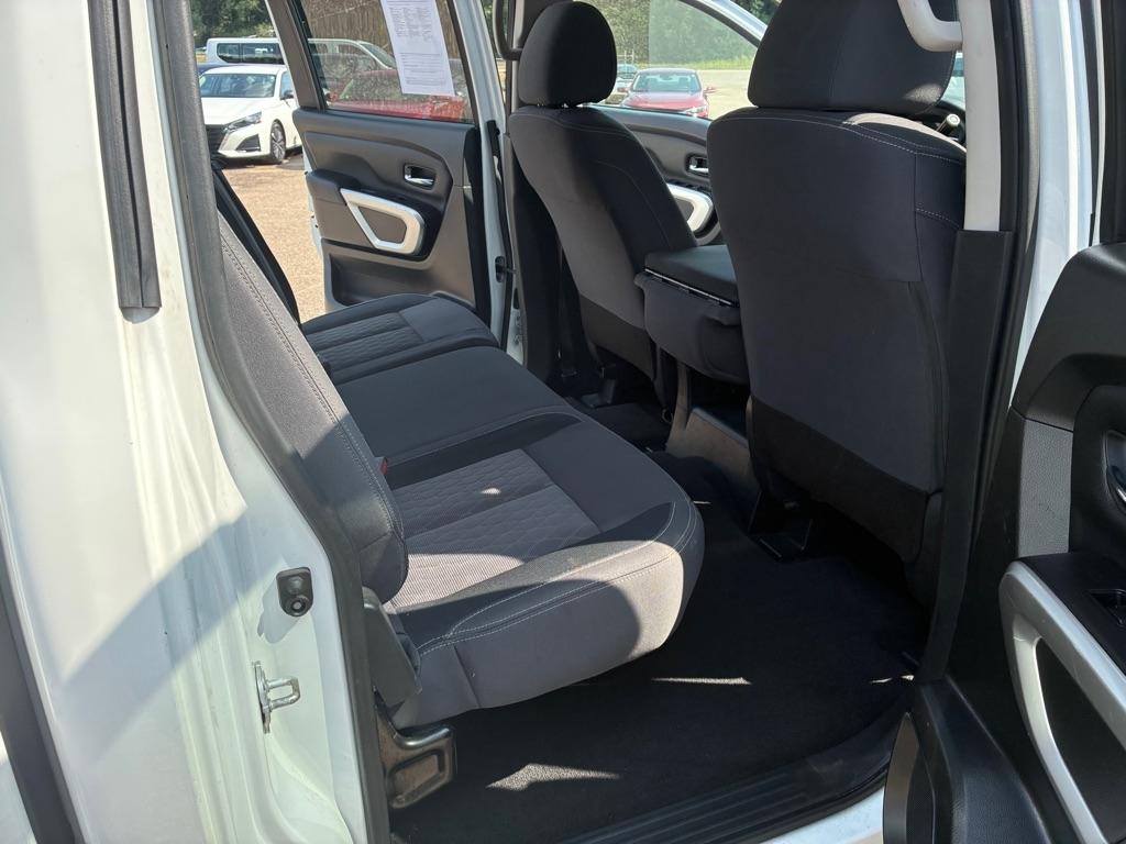 Nissan Titan SV Crew Cab 2WD 2022