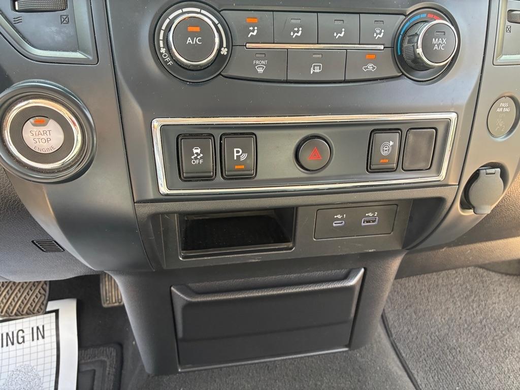 Nissan Titan SV Crew Cab 2WD 2022
