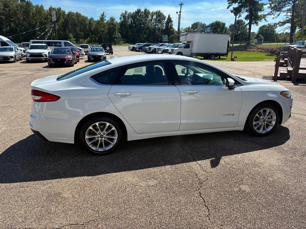 Ford Fusion photo 2
