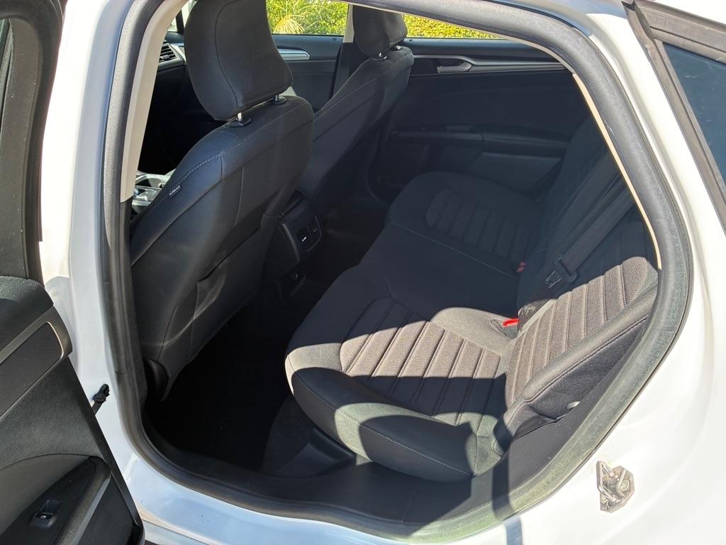 Ford Fusion photo 8