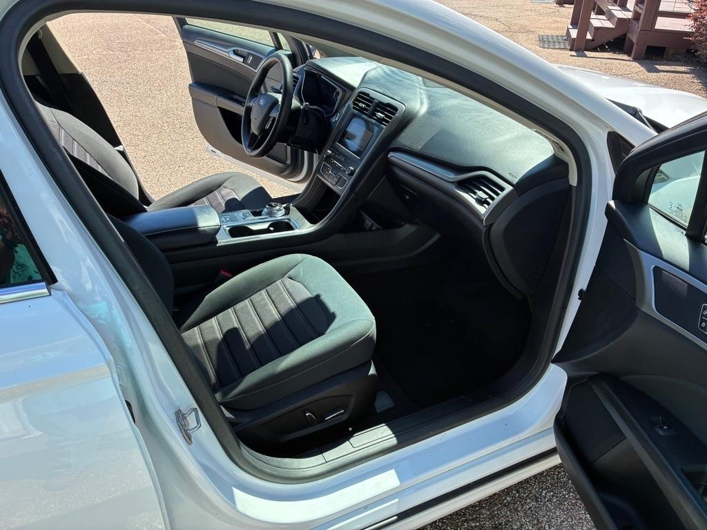 Ford Fusion photo 9