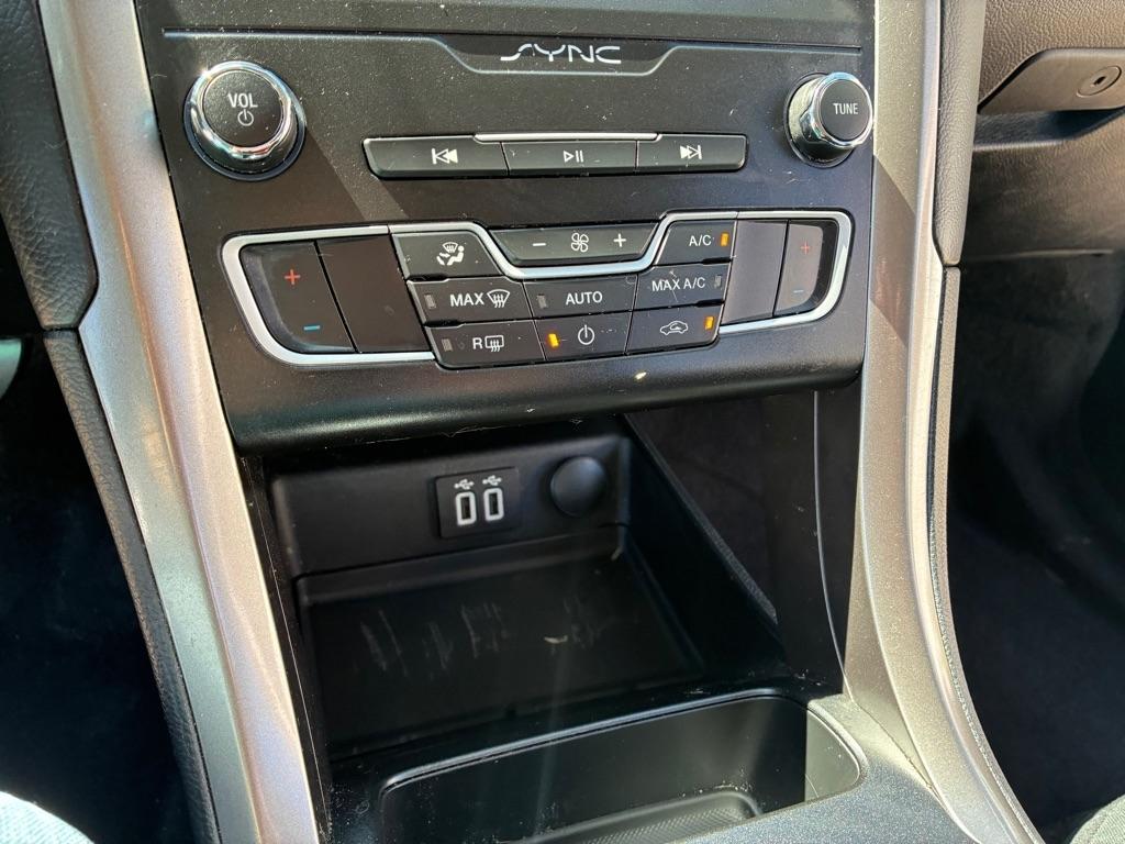 Ford Fusion photo 14