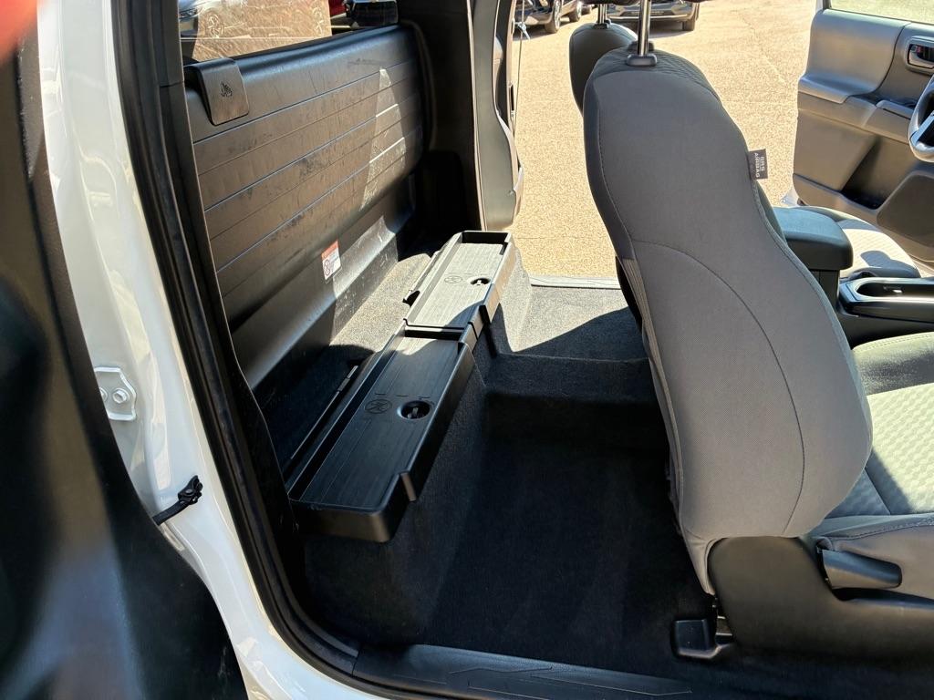 Toyota Tacoma 2WD Access Cab I4 AT SR (Natl) 2022