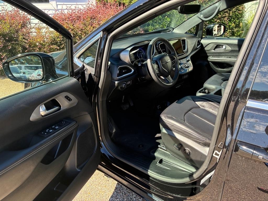 Chrysler Pacifica Select 2025