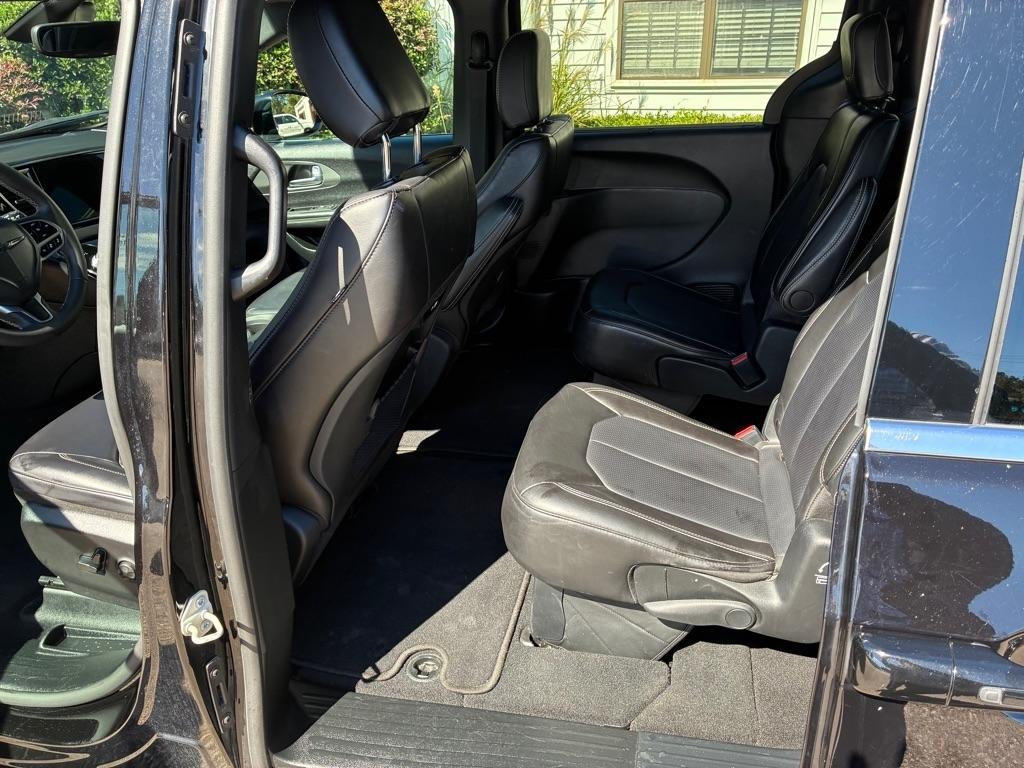 Chrysler Pacifica Select 2025