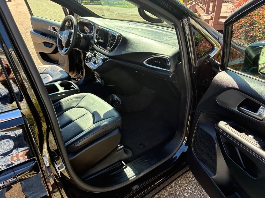 Chrysler Pacifica Select 2025
