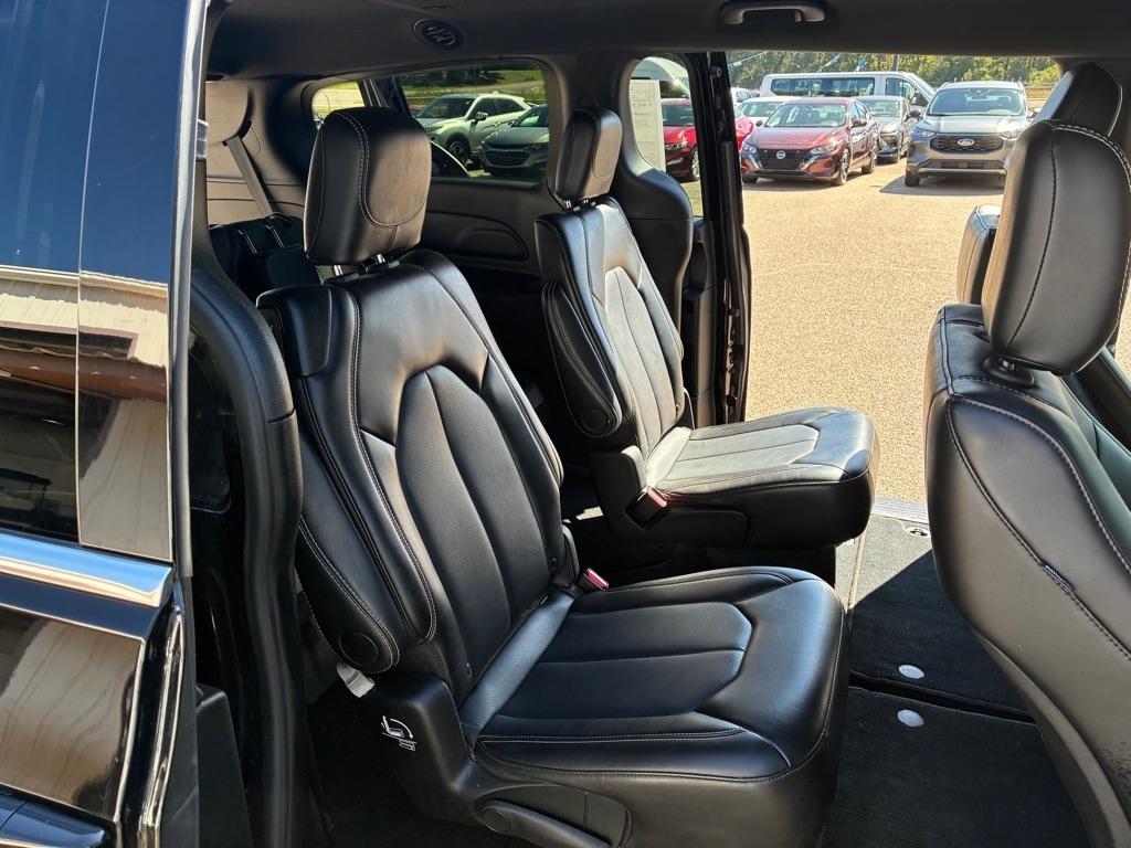 Chrysler Pacifica Select 2025