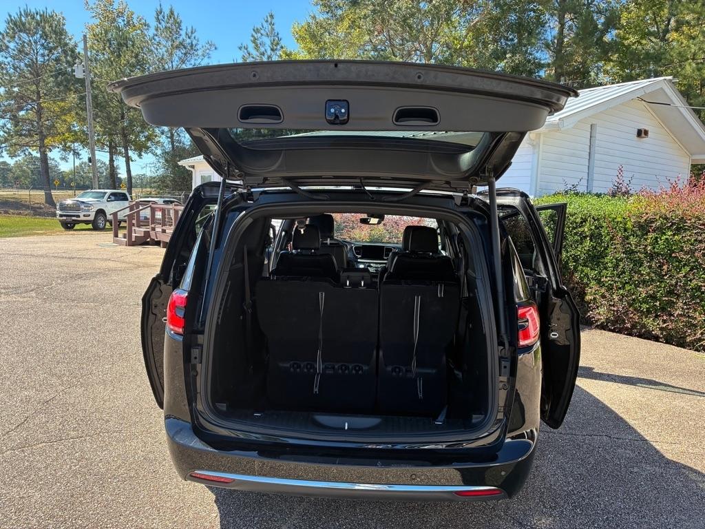 Chrysler Pacifica Select 2025