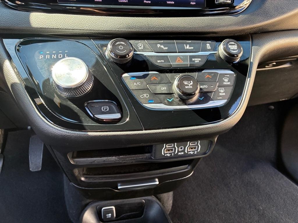 Chrysler Pacifica Select 2025