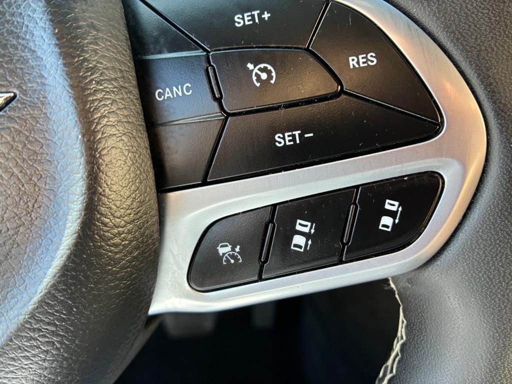 Chrysler Pacifica Select 2025
