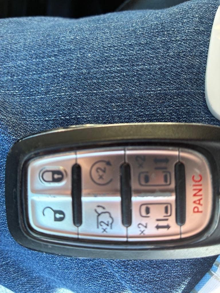 Chrysler Pacifica Select 2025