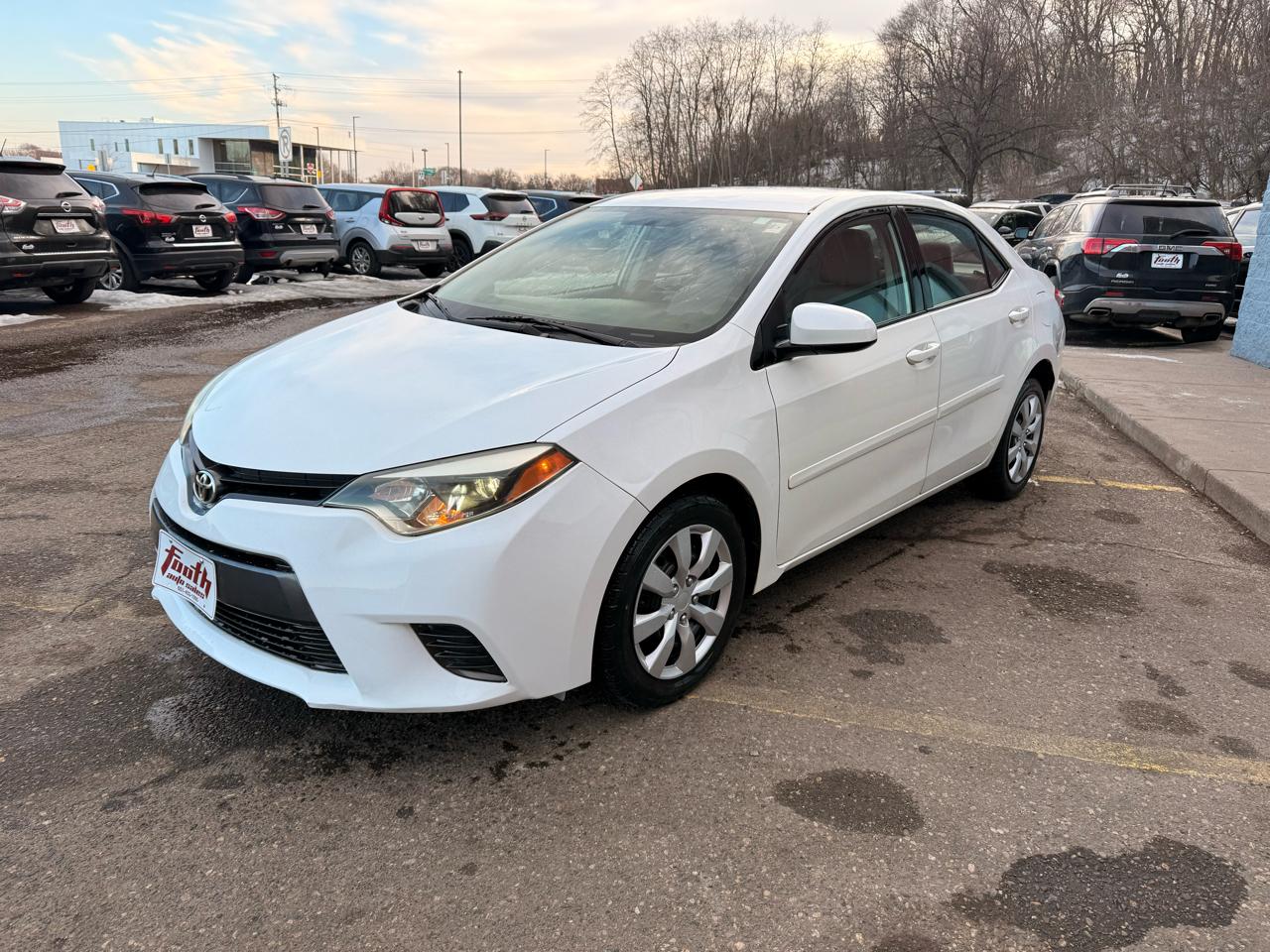 Toyota Corolla 4dr Sdn Auto LE (Natl) 2015