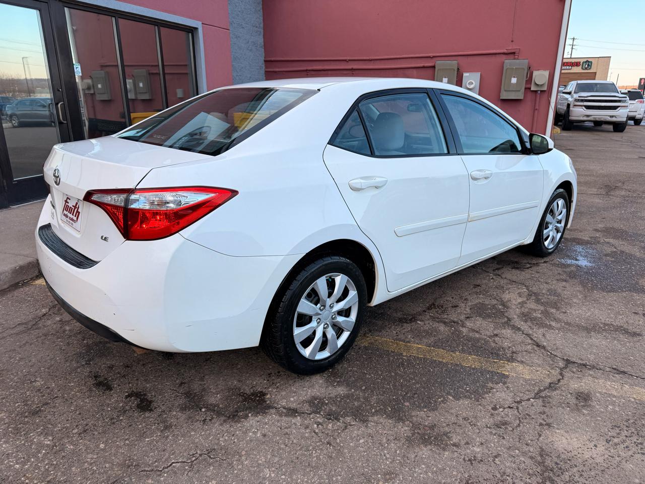 Toyota Corolla 4dr Sdn Auto LE (Natl) 2015