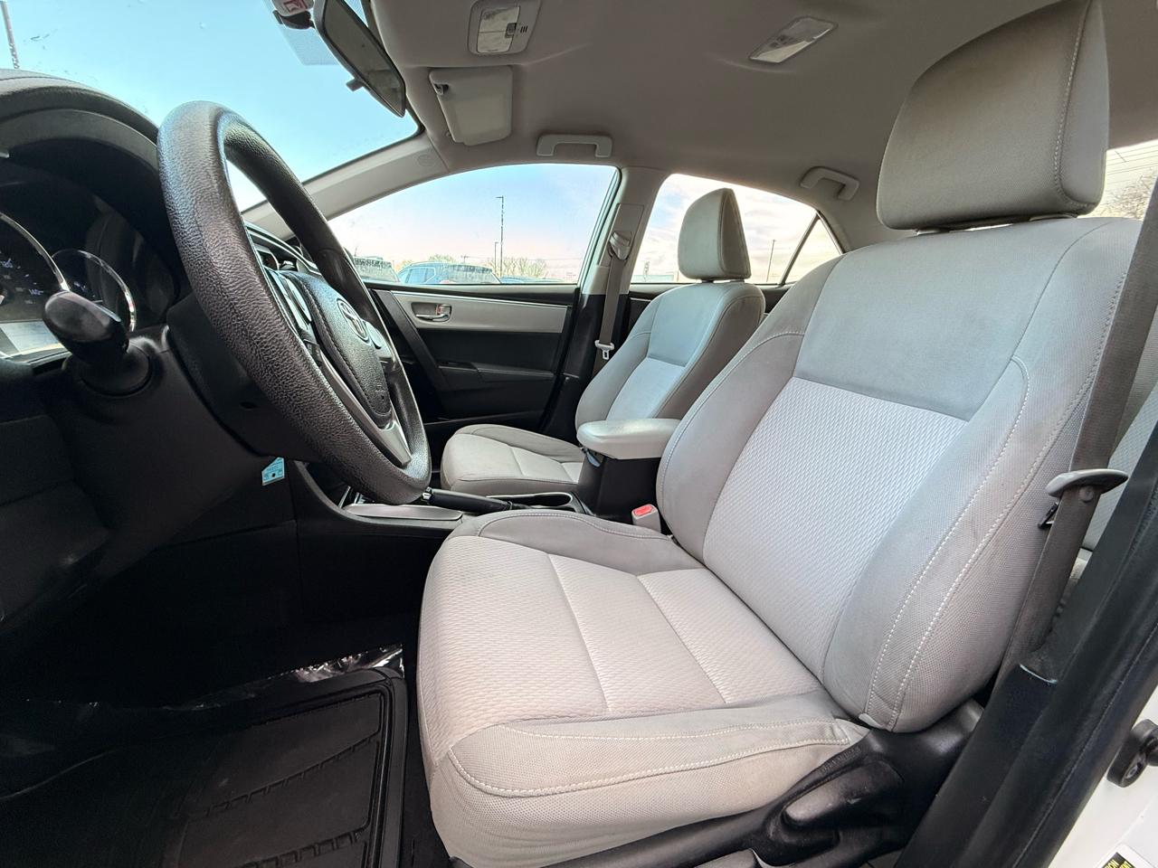 Toyota Corolla 4dr Sdn Auto LE (Natl) 2015