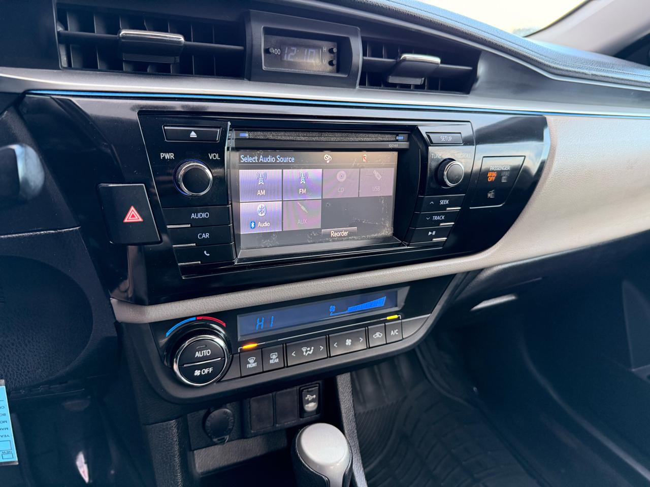 Toyota Corolla 4dr Sdn Auto LE (Natl) 2015