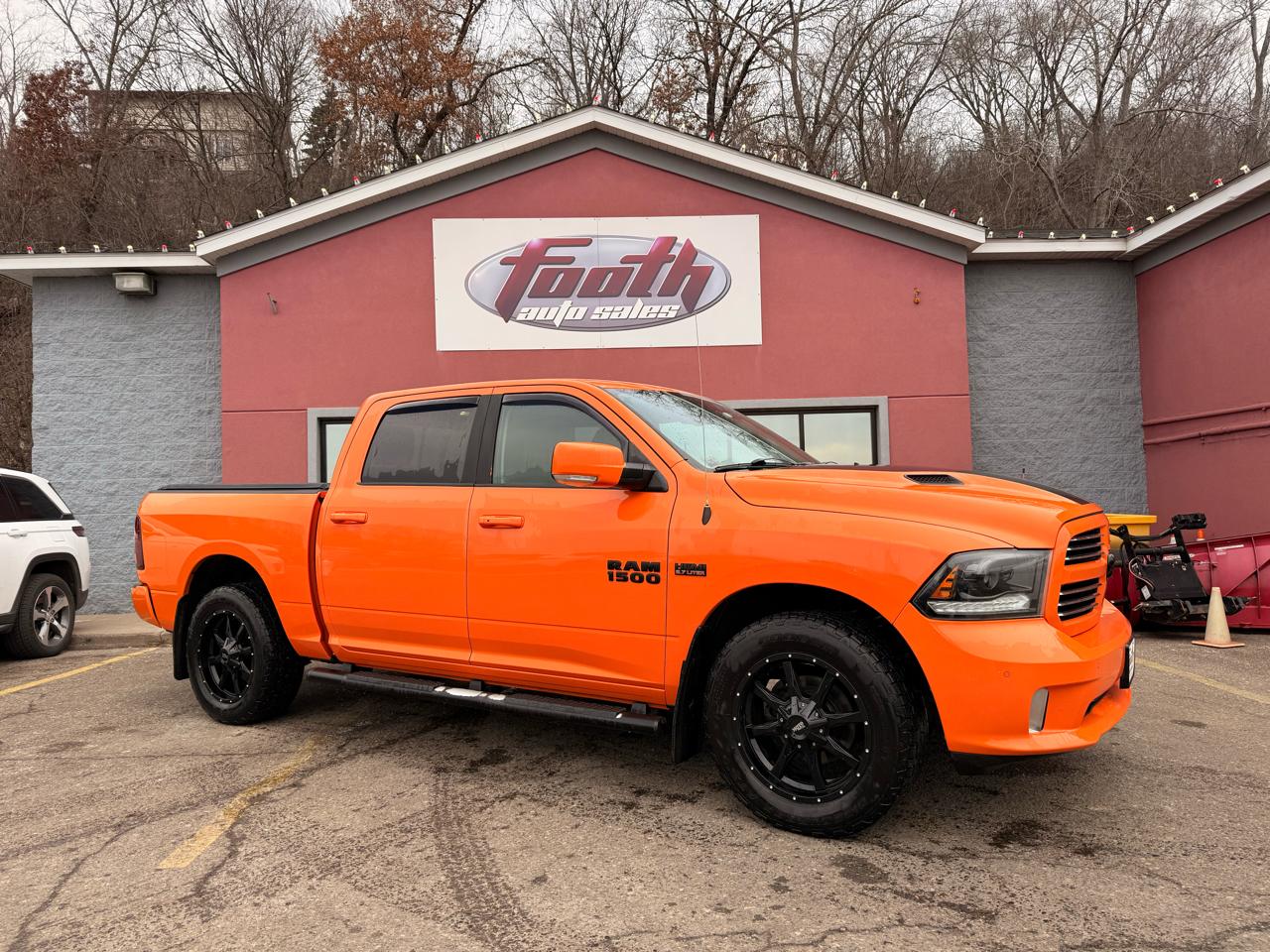 2015 RAM 1500 4WD Crew Cab 140.5" Sport