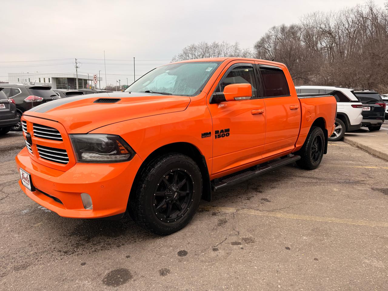 RAM 1500 4WD Crew Cab 140.5" Sport 2015