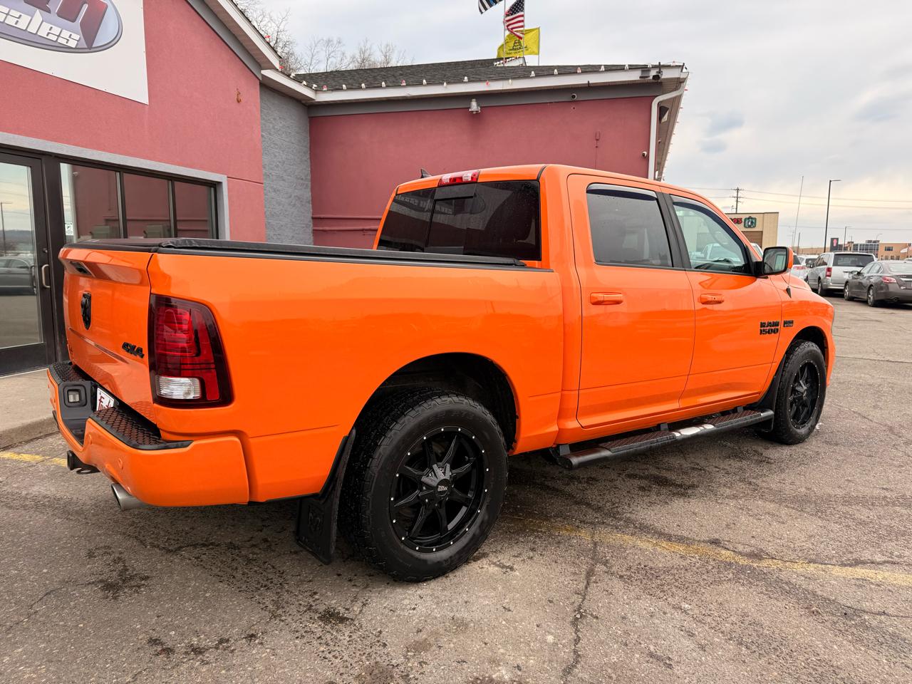 RAM 1500 4WD Crew Cab 140.5" Sport 2015